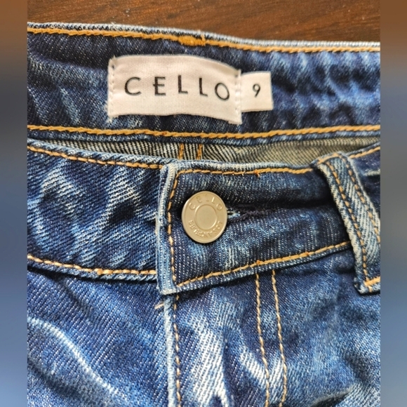Cello Brand Colorblock Styled Distressed Denim/ Crop Jeans Women's Size 9 - Picture 10 of 11